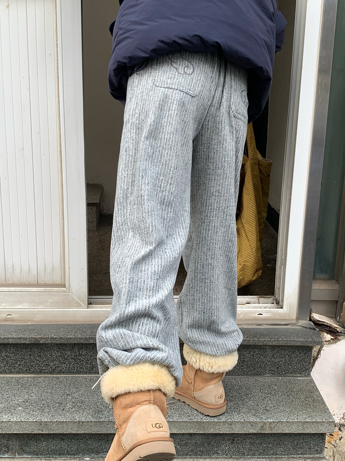 RAINY刺繍縦縞のゆったりカジュアルパンツ