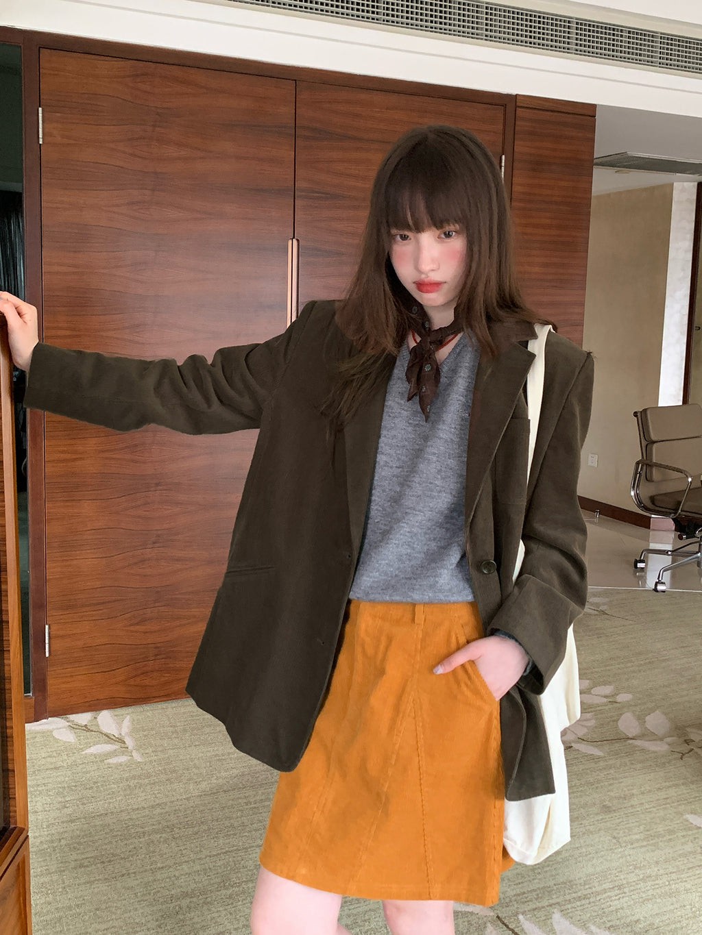RAINY韓系甘くてモチモチしたコーディネートVネックのピュアカラーセーター 25FG13383X