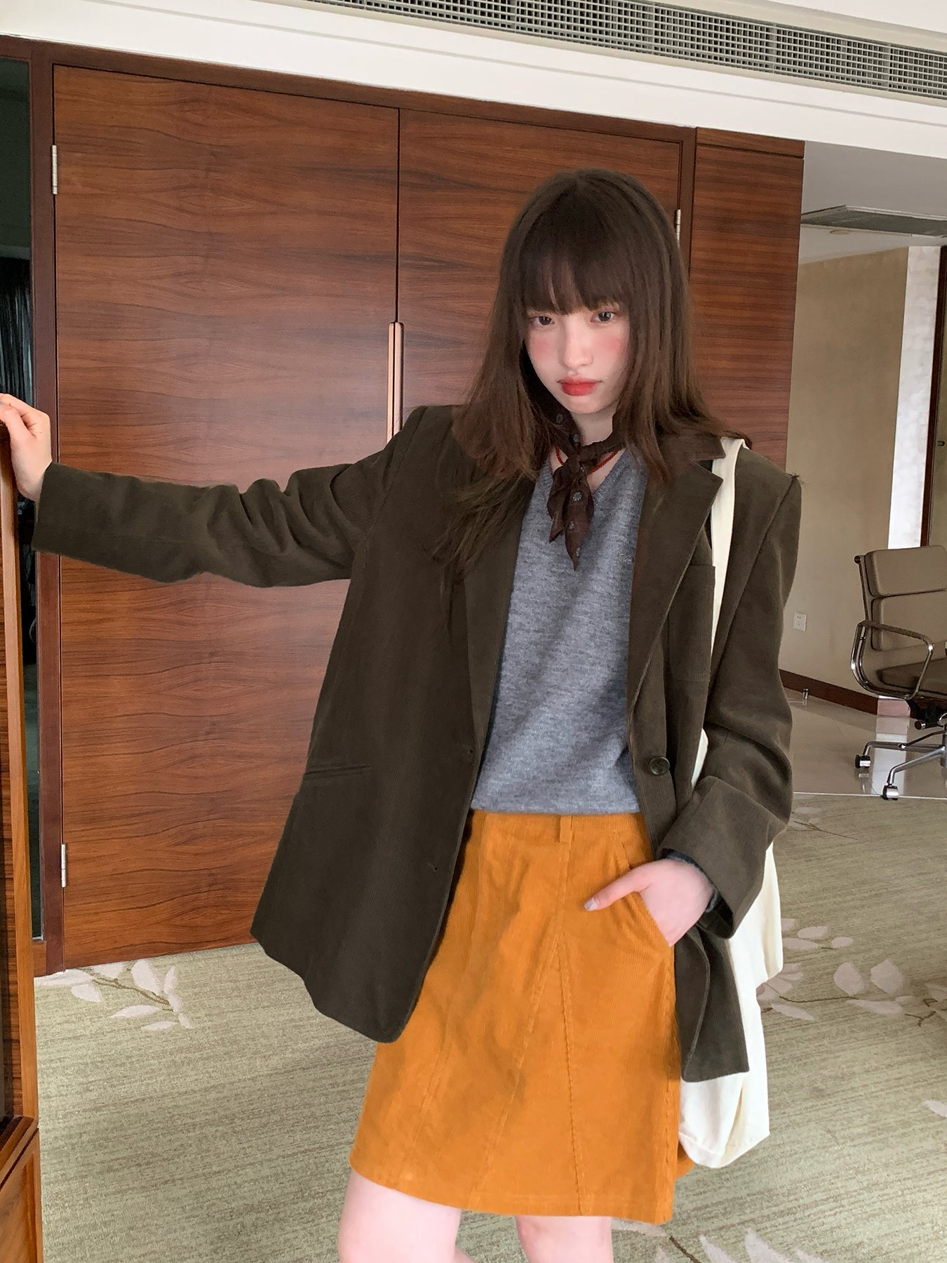 RAINY韓系甘くてモチモチしたコーディネートVネックのピュアカラーセーター 25FG13383X