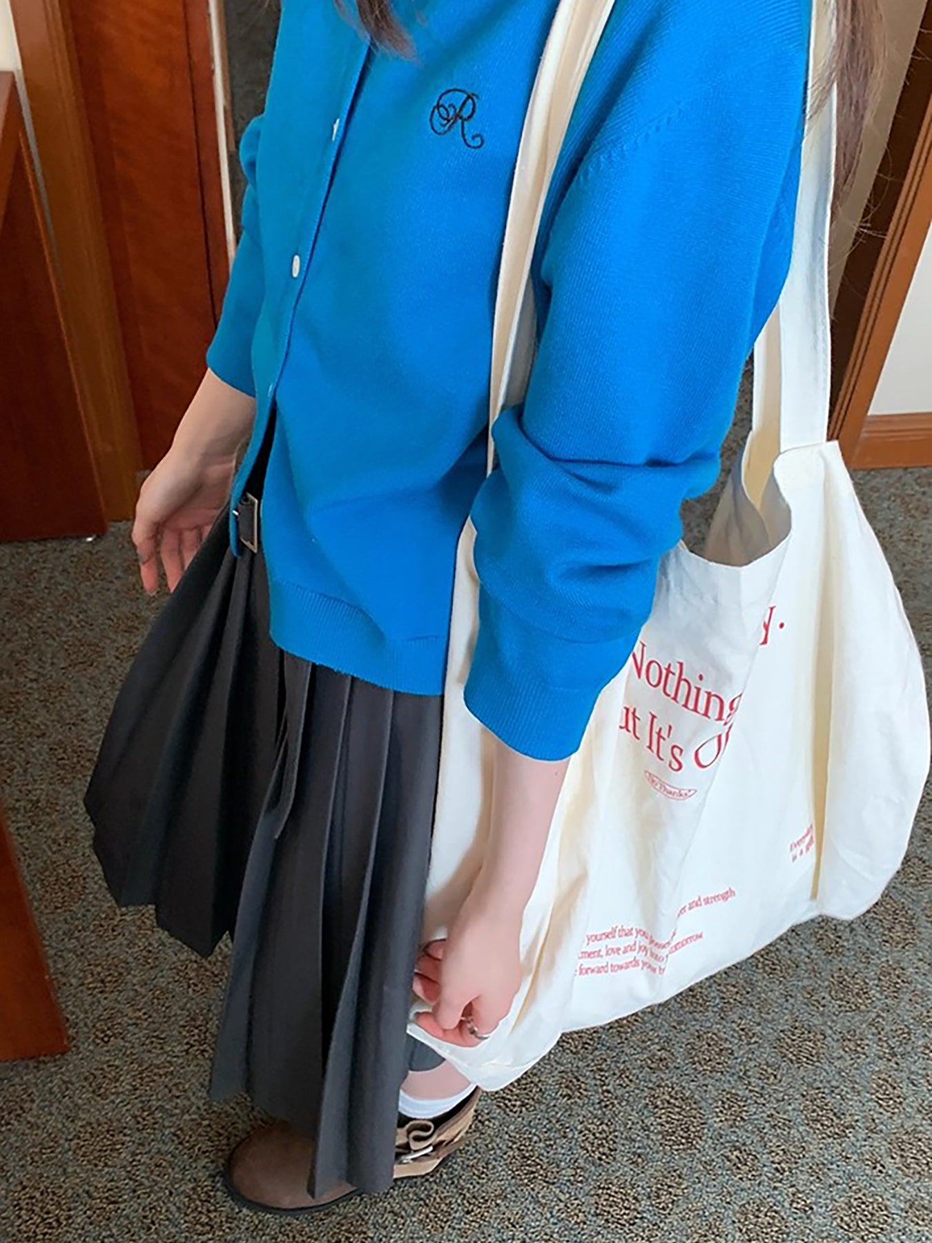 RAINY 韓国風ラウンドネック、万能で快適な無地ニットカーディガン。春と秋の女性用。リラックスしたスタイリッシュなアウタールック。 