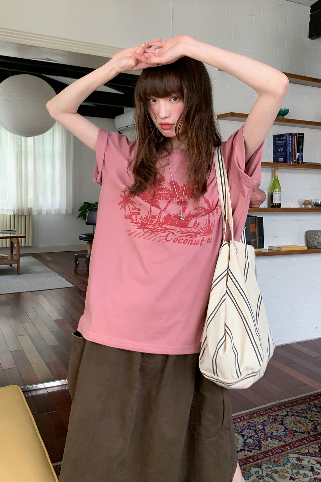 RAINY夏のカジュアルなだるさ感のあるココナツプリントTシャツ26SA23740Y