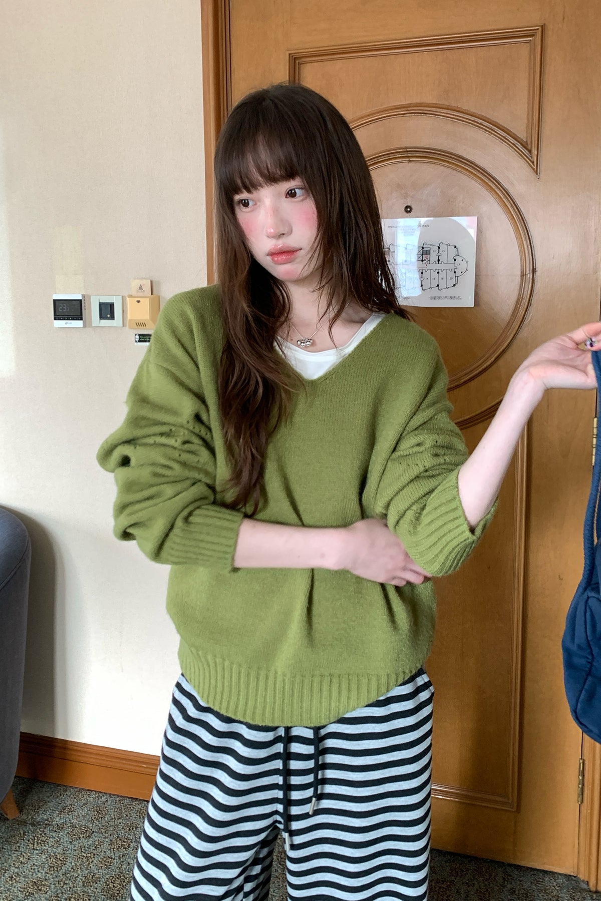 RAINY 柔らかな肌触りのベーシック無地Tシャツ ゆったりシルエットのロールヘムTシャツ 26WA23996X