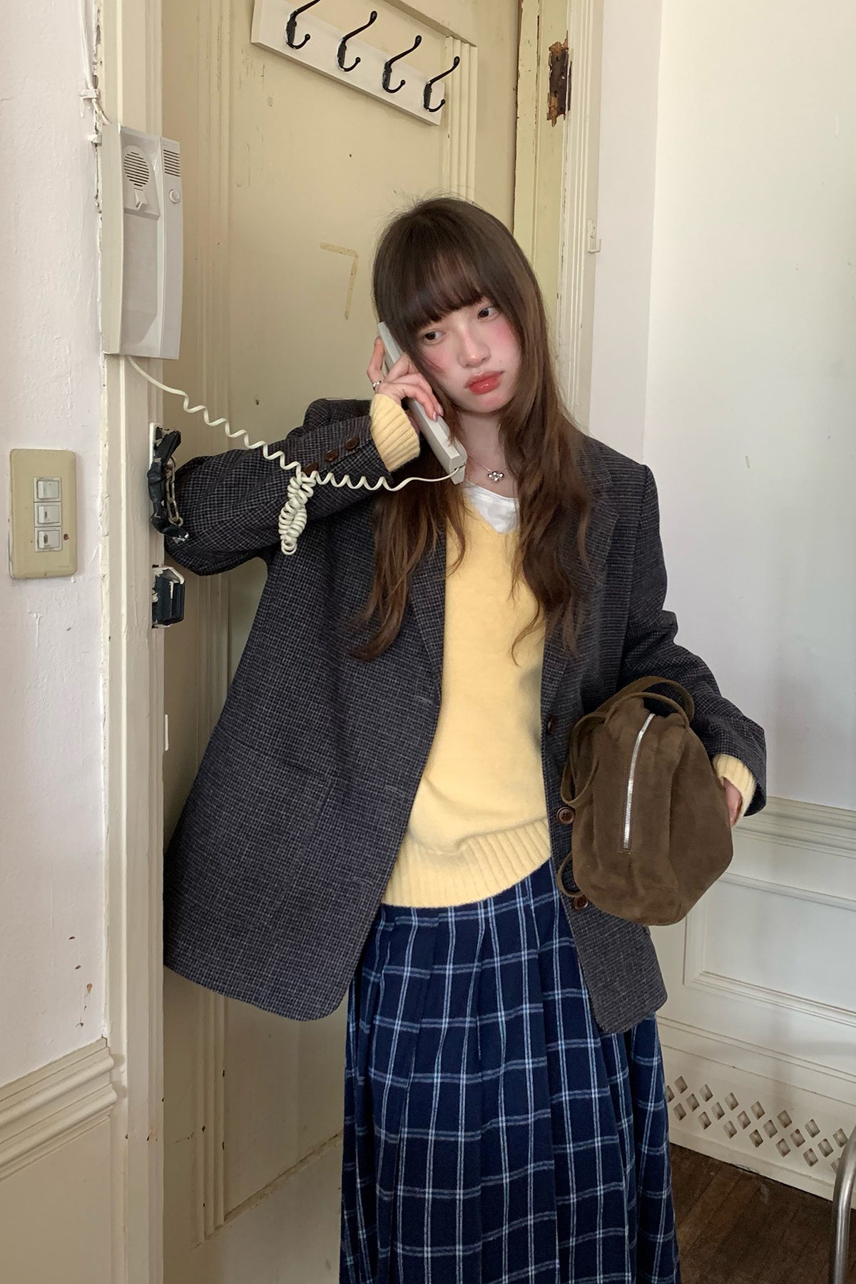 RAINY ゆったりふわふわVネック無地ニットセーター 26WG13988X