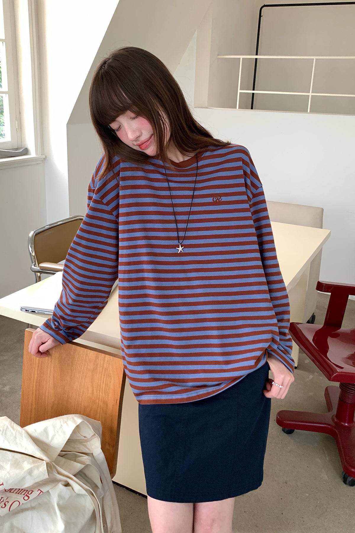 RAINY気だるい快適ストライプ刺繍Tシャツ26FA23914X
