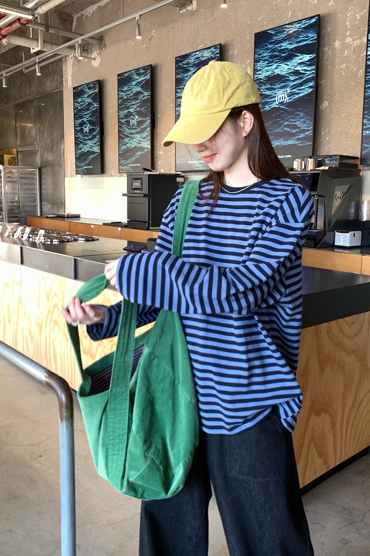 RAINY気だるい快適ストライプ刺繍Tシャツ26FA23914X