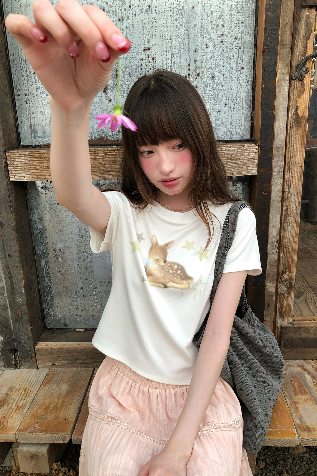 RAINYの少女感たっぷり鹿Tシャツ26SA23889X