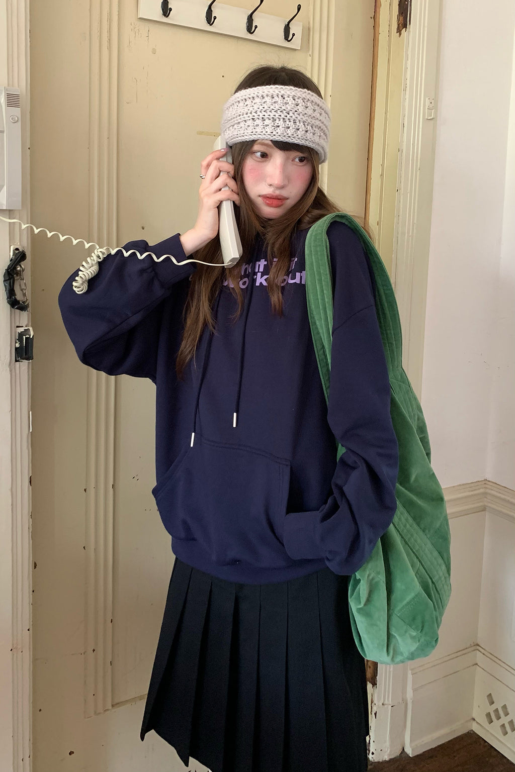 RAINY アメリカンシンプルレタープリントパーカー ゆったりフーディートップス 26WA64001X