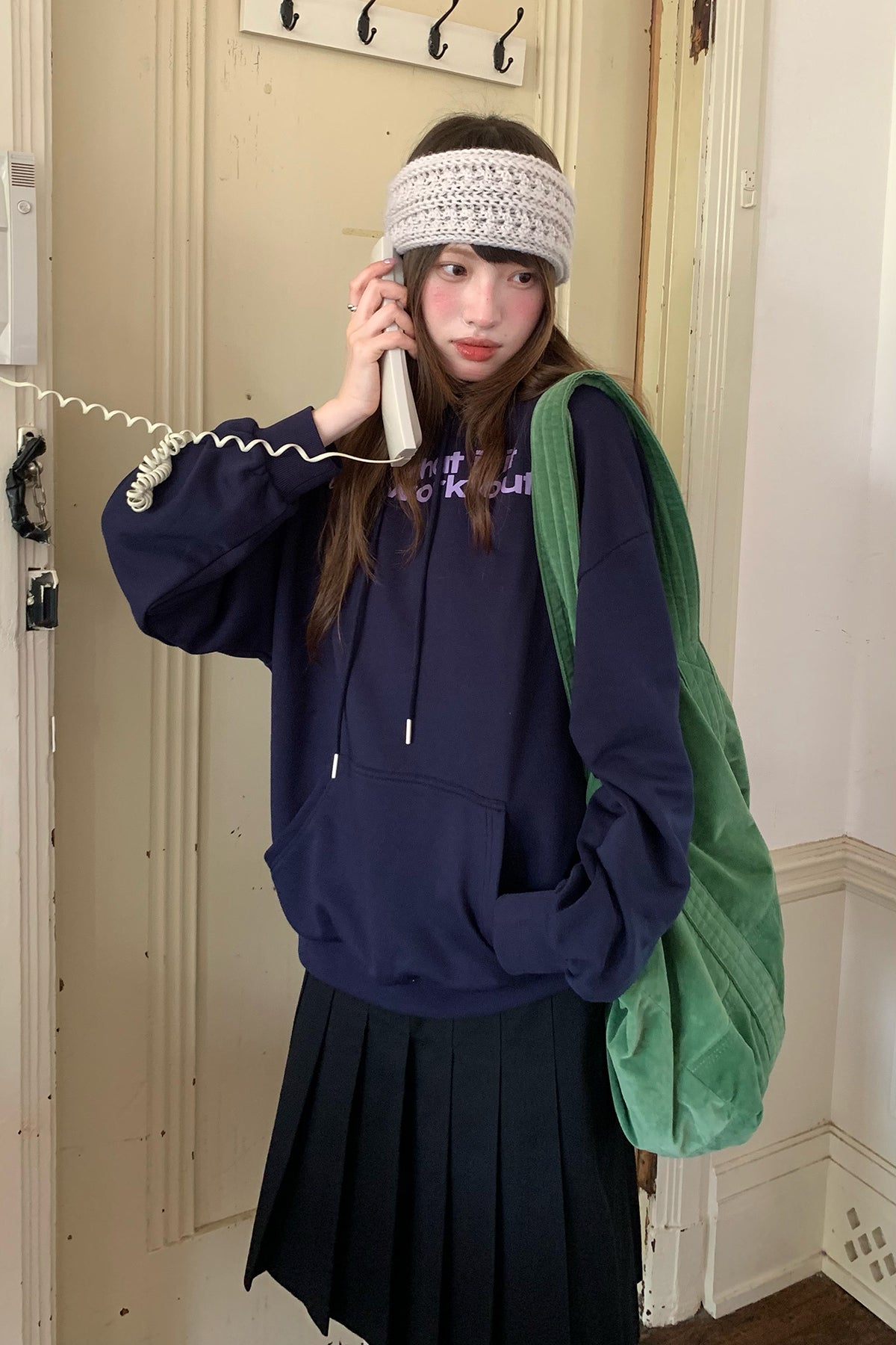 RAINY アメリカンシンプルレタープリントパーカー ゆったりフーディートップス 26WA64001X