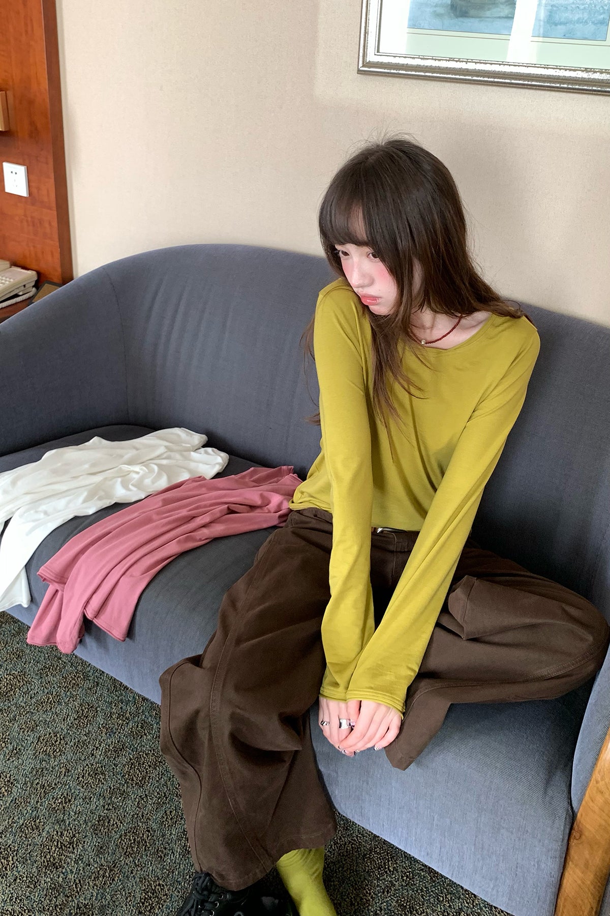 RAINY 柔らかな肌触りのベーシック無地Tシャツ ゆったりシルエットのロールヘムTシャツ 26WA23996X