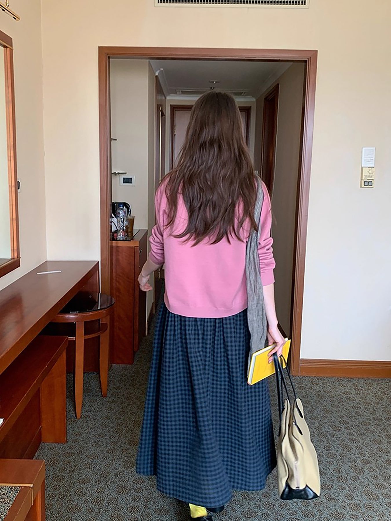 RAINY 韓国風ラウンドネック、万能で快適な無地ニットカーディガン。春と秋の女性用。リラックスしたスタイリッシュなアウタールック。 