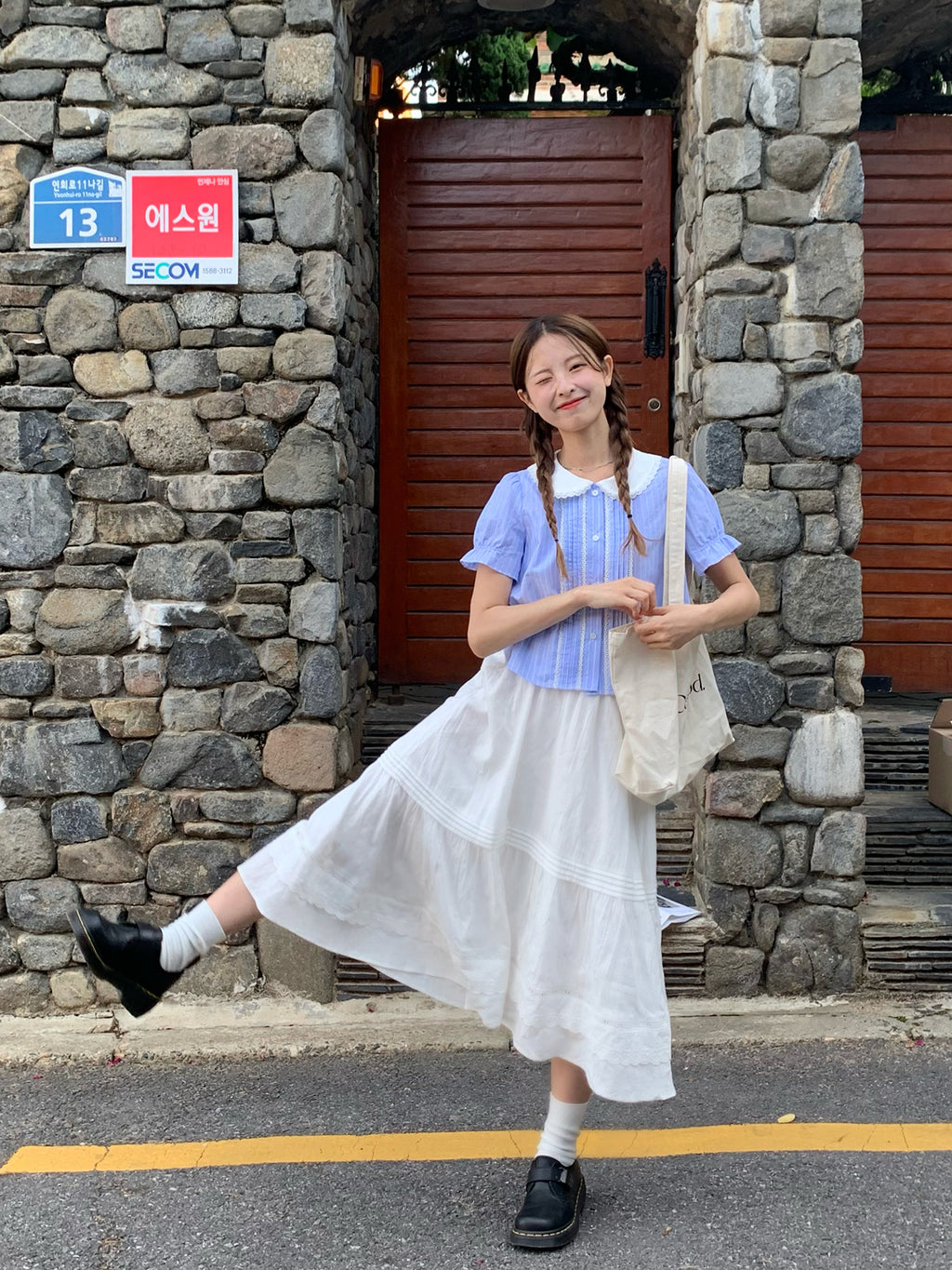 RAINYドールネックレースが甘いショート丈シャツ 23SSA2061Q