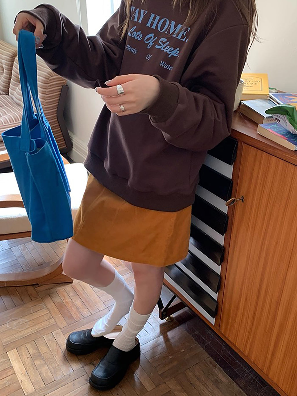 RAINY アメリカンスタイルのシックなクルーネック、カジュアルで万能なレタープリントのスウェットシャツ。春と秋にぴったりのレディース用ルーズプルオーバートップス。 