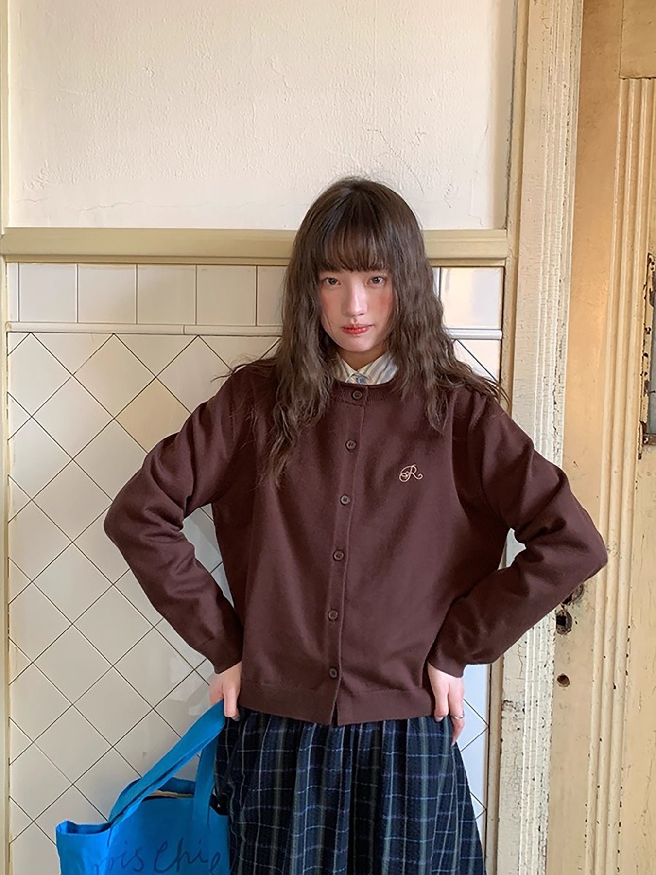 RAINY 韓国風ラウンドネック、万能で快適な無地ニットカーディガン。春と秋の女性用。リラックスしたスタイリッシュなアウタールック。 