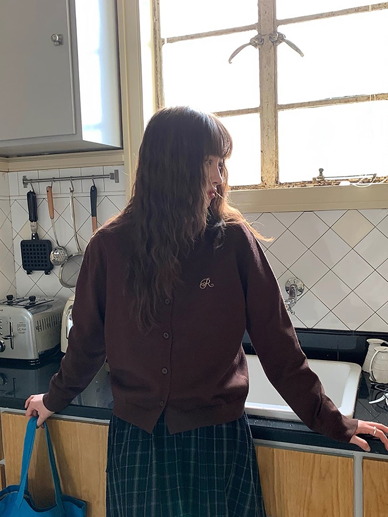 RAINY 韓国風ラウンドネック、万能で快適な無地ニットカーディガン。春と秋の女性用。リラックスしたスタイリッシュなアウタールック。 