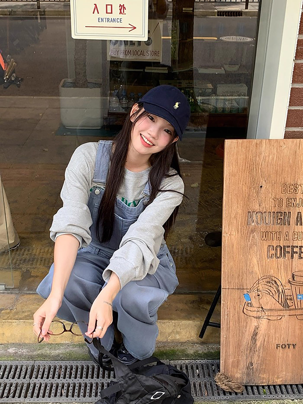 RAINY アメリカンスタイルのシックなクルーネック、カジュアルで万能なレタープリントのスウェットシャツ。春と秋にぴったりのレディース用ルーズプルオーバートップス。 