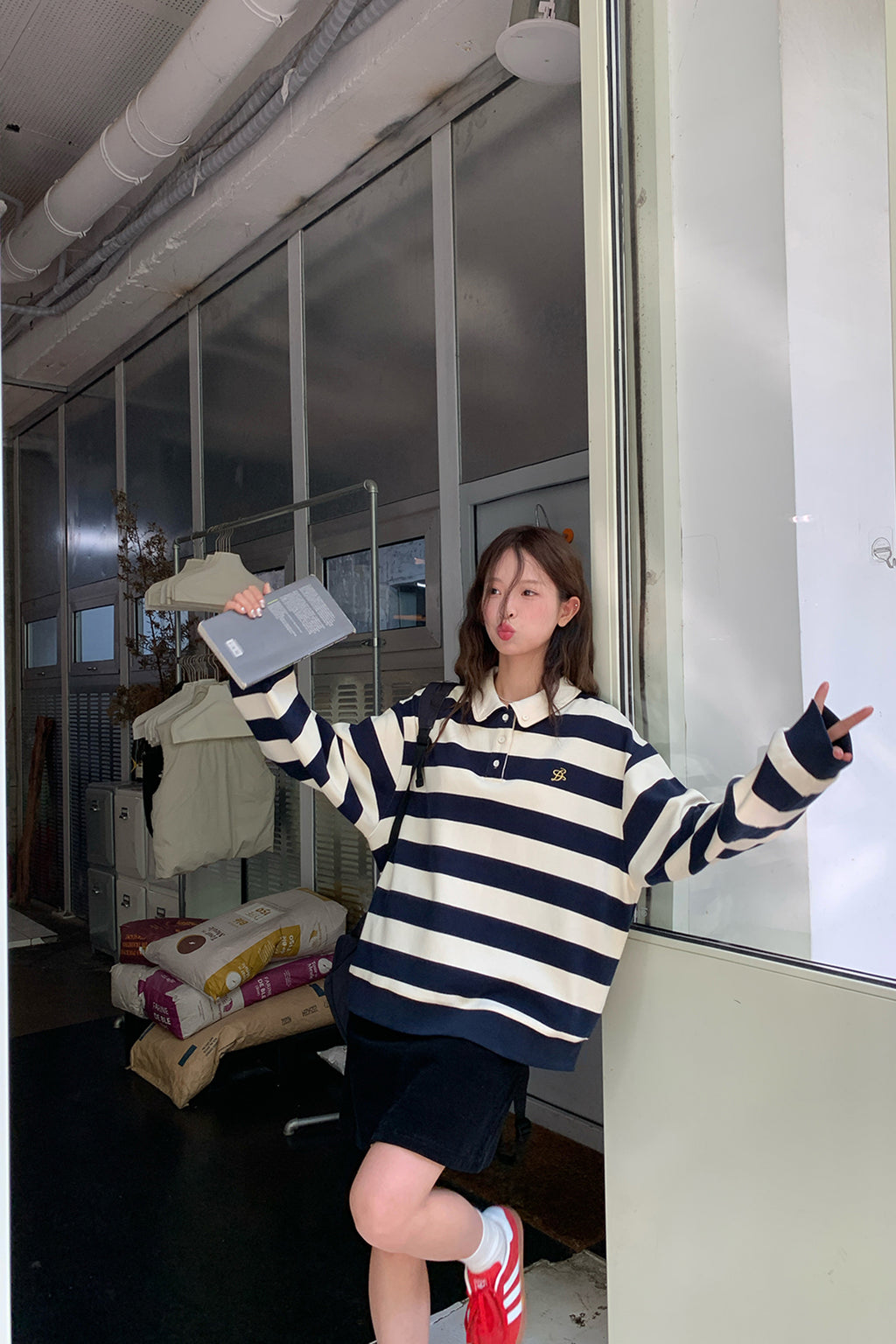 RAINY 칼리지풍 오픈칼라 올인원 스트라이프 폴로 셔츠 24FA62781T