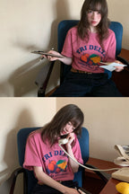 RAINY 여유로운 여름 느낌 과일 알파벳 프린트 티셔츠 25SA23174C