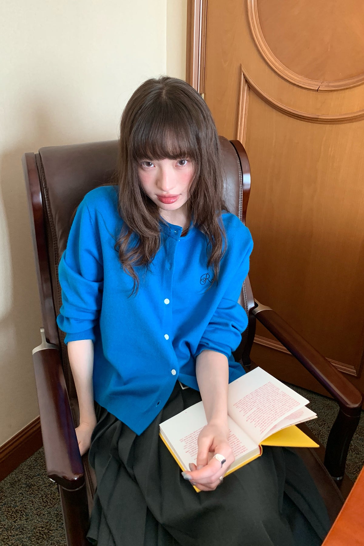 RAINYクルーネック速くて快適なピュアカラーニットカーディガン25FG23352Y