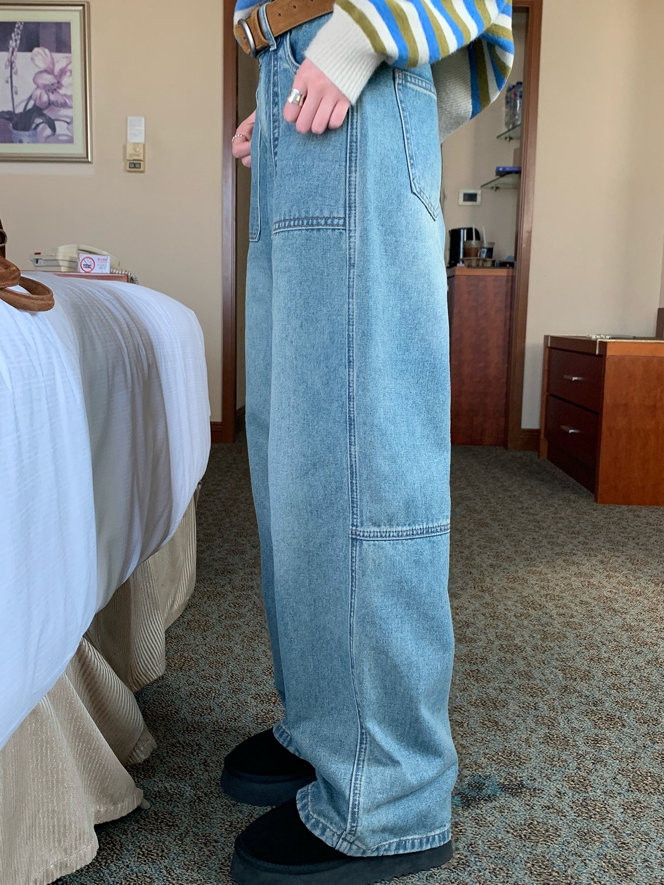 RAINYのゆったりとした明糸ポケットジーンズ