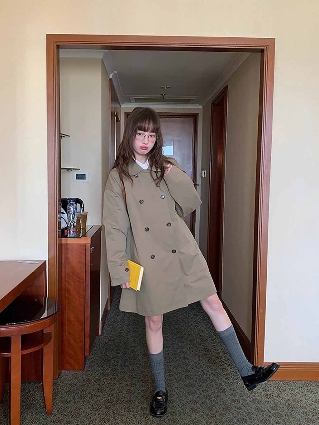 RAINY 韓国風デザイン ミドル丈 ピーターパンカラー トレンチコート レディース 春秋 ゆったりフィット ダブルブレスト 新スタイル ケープコート