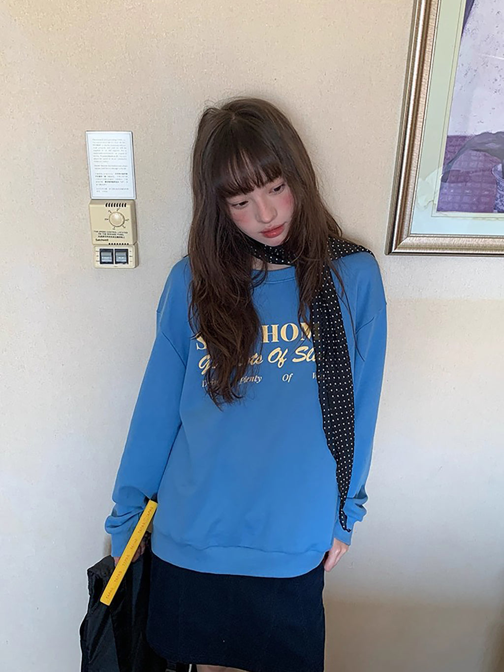 RAINY アメリカンスタイルのシックなクルーネック、カジュアルで万能なレタープリントのスウェットシャツ。春と秋にぴったりのレディース用ルーズプルオーバートップス。 