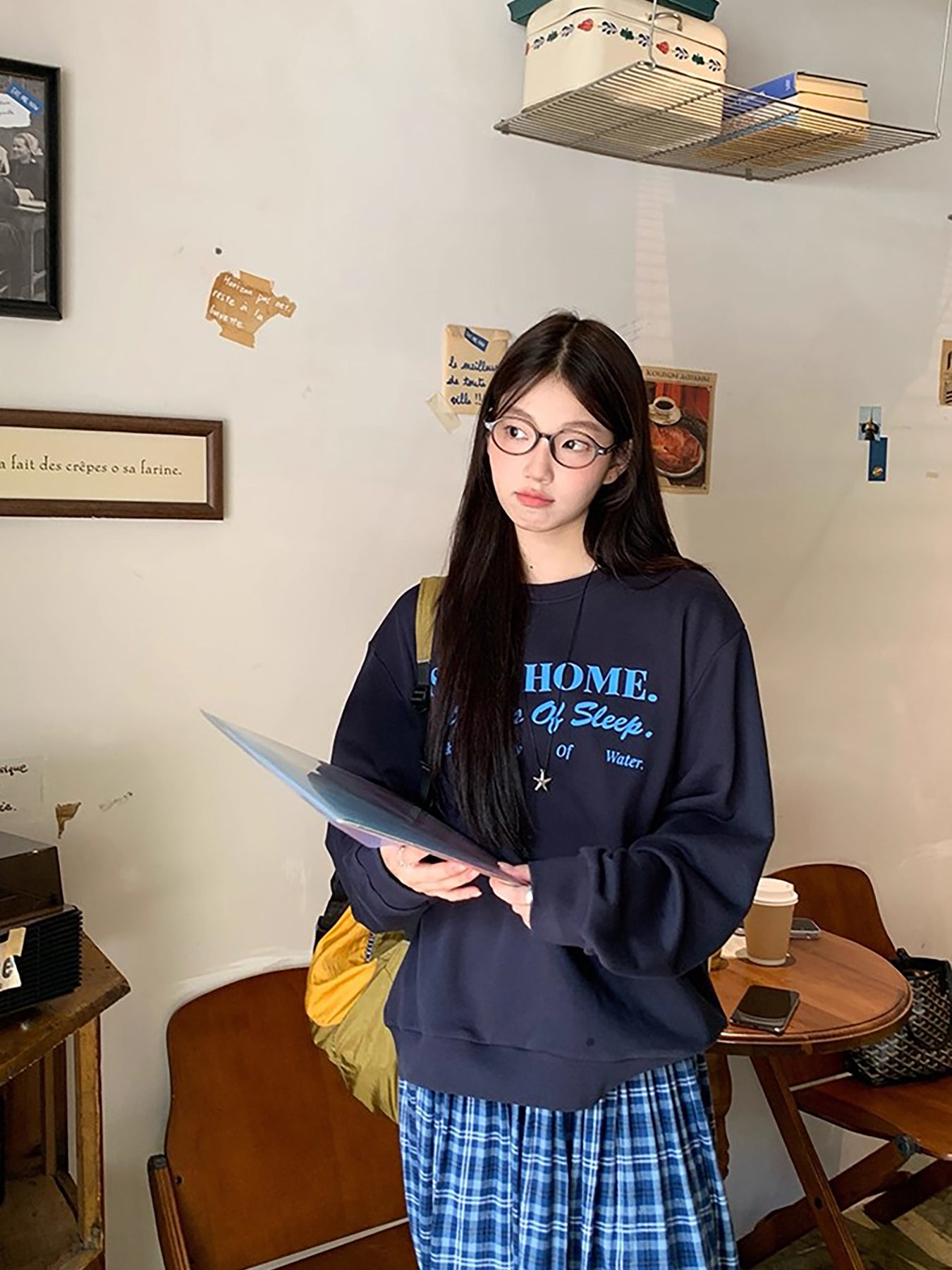 RAINY アメリカンスタイルのシックなクルーネック、カジュアルで万能なレタープリントのスウェットシャツ。春と秋にぴったりのレディース用ルーズプルオーバートップス。 