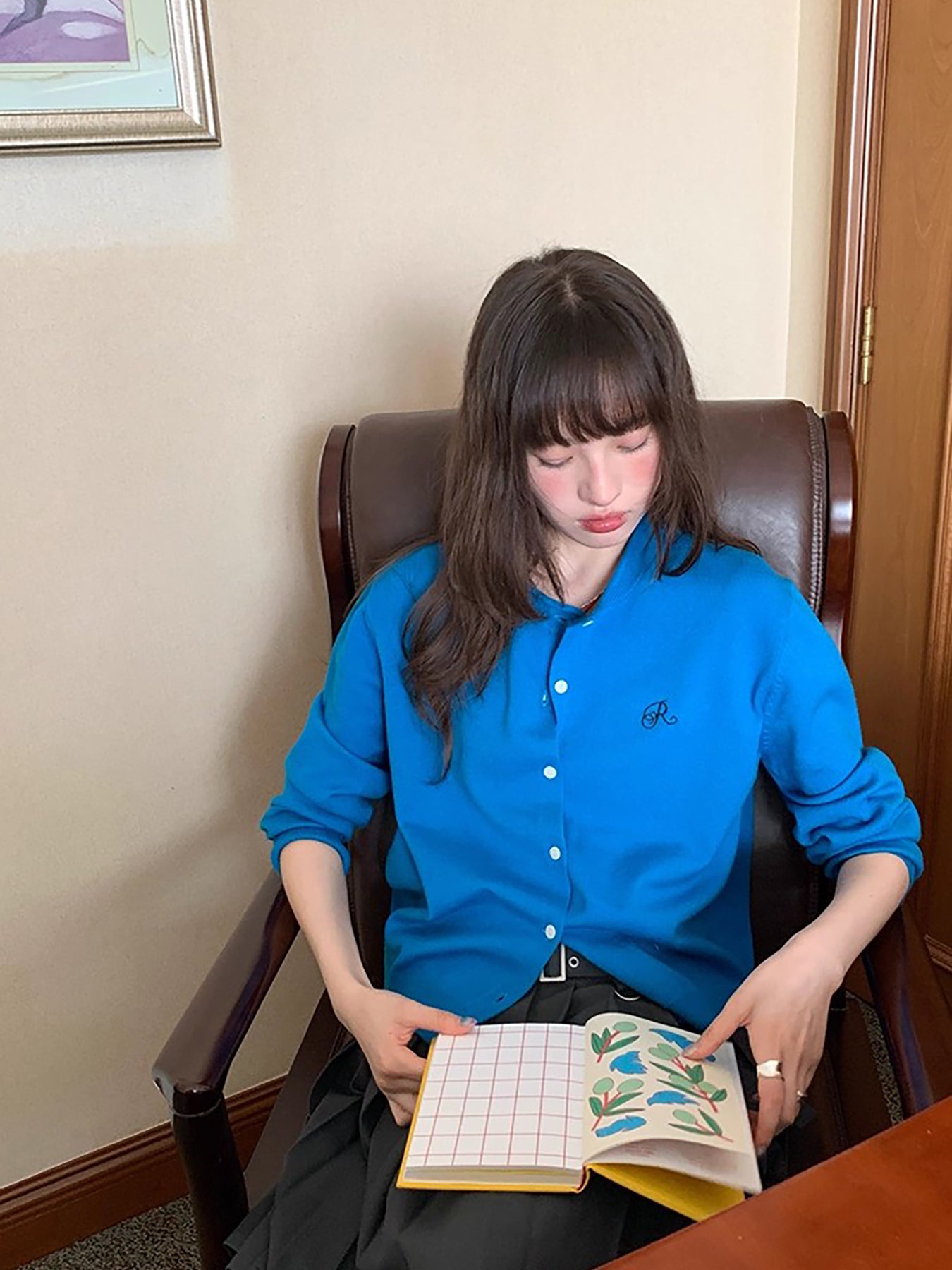 RAINY 韓国風ラウンドネック、万能で快適な無地ニットカーディガン。春と秋の女性用。リラックスしたスタイリッシュなアウタールック。 