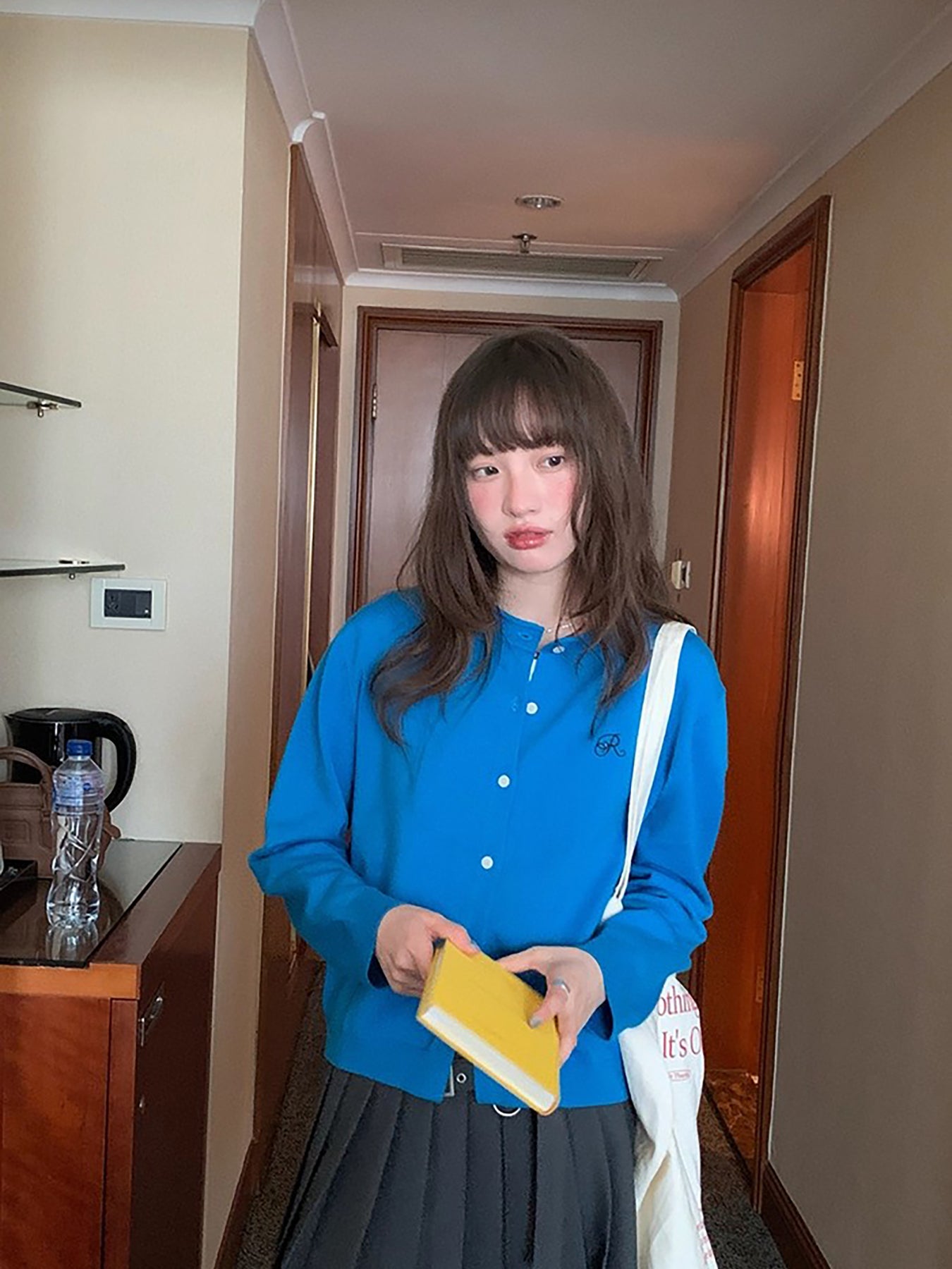 RAINY 韓国風ラウンドネック、万能で快適な無地ニットカーディガン。春と秋の女性用。リラックスしたスタイリッシュなアウタールック。 