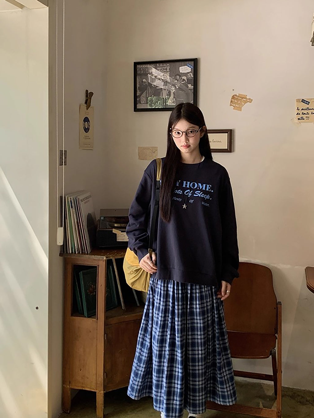 RAINY アメリカンスタイルのシックなクルーネック、カジュアルで万能なレタープリントのスウェットシャツ。春と秋にぴったりのレディース用ルーズプルオーバートップス。 