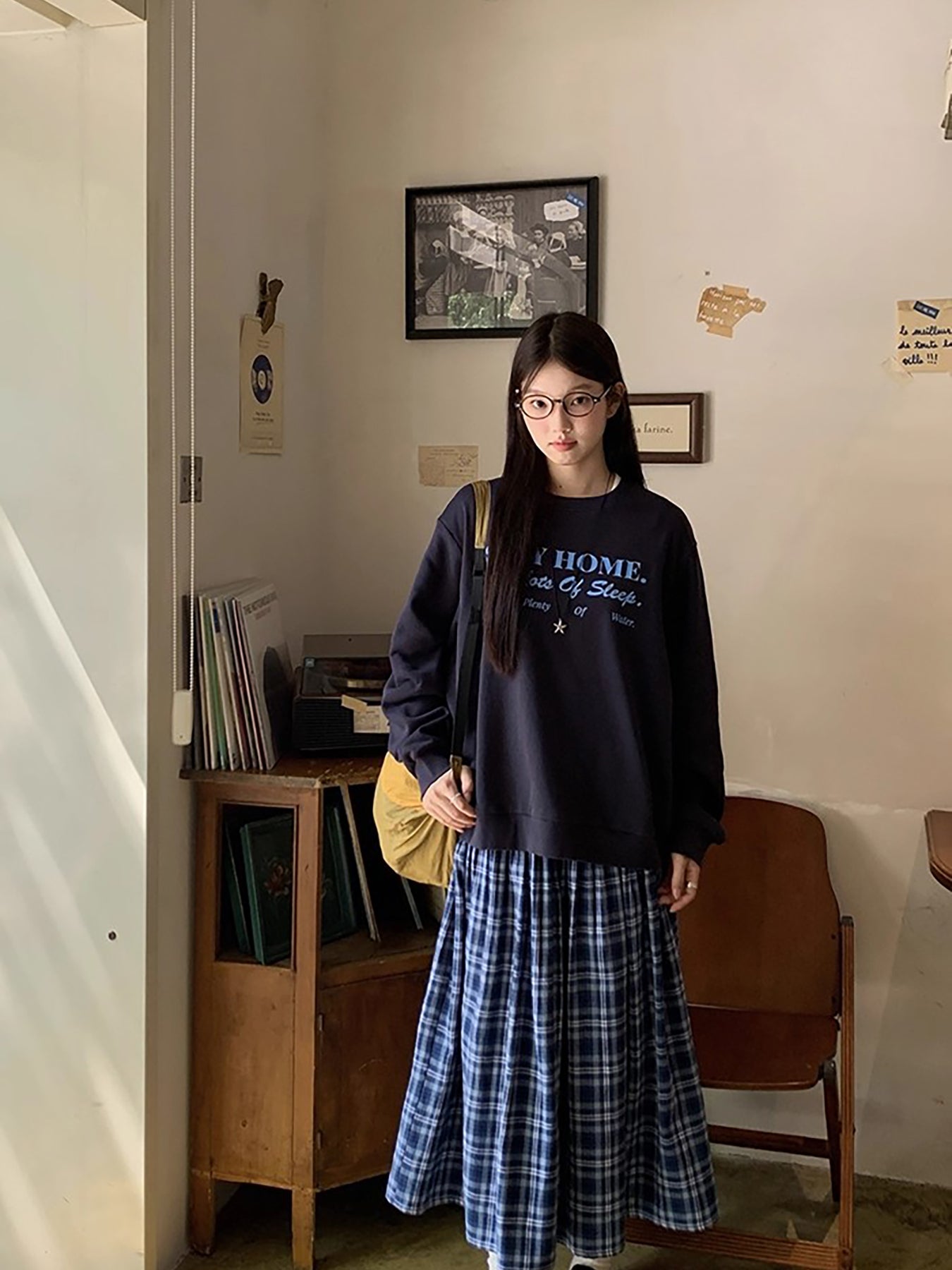 RAINY アメリカンスタイルのシックなクルーネック、カジュアルで万能なレタープリントのスウェットシャツ。春と秋にぴったりのレディース用ルーズプルオーバートップス。 