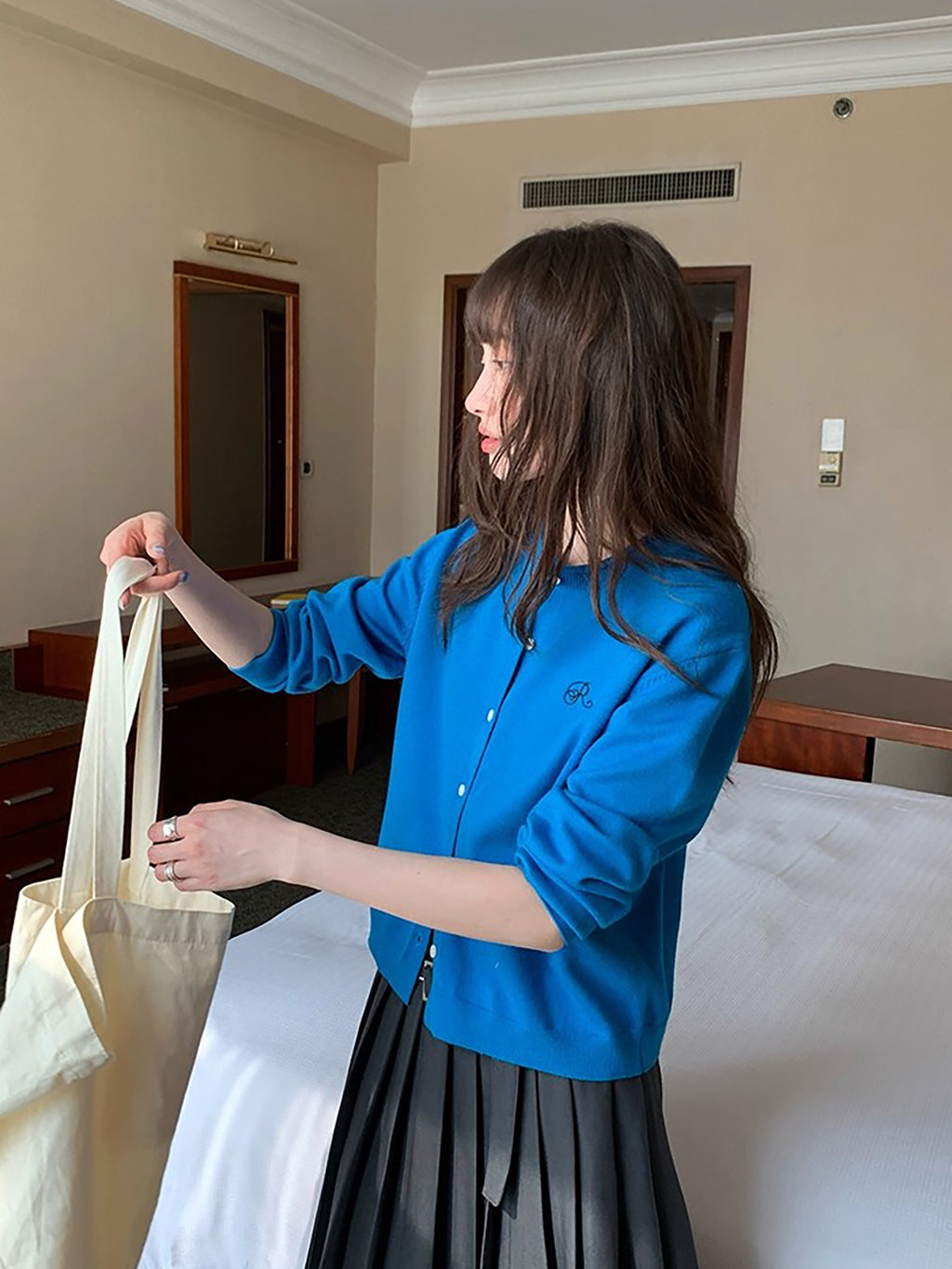 RAINY 韓国風ラウンドネック、万能で快適な無地ニットカーディガン。春と秋の女性用。リラックスしたスタイリッシュなアウタールック。 