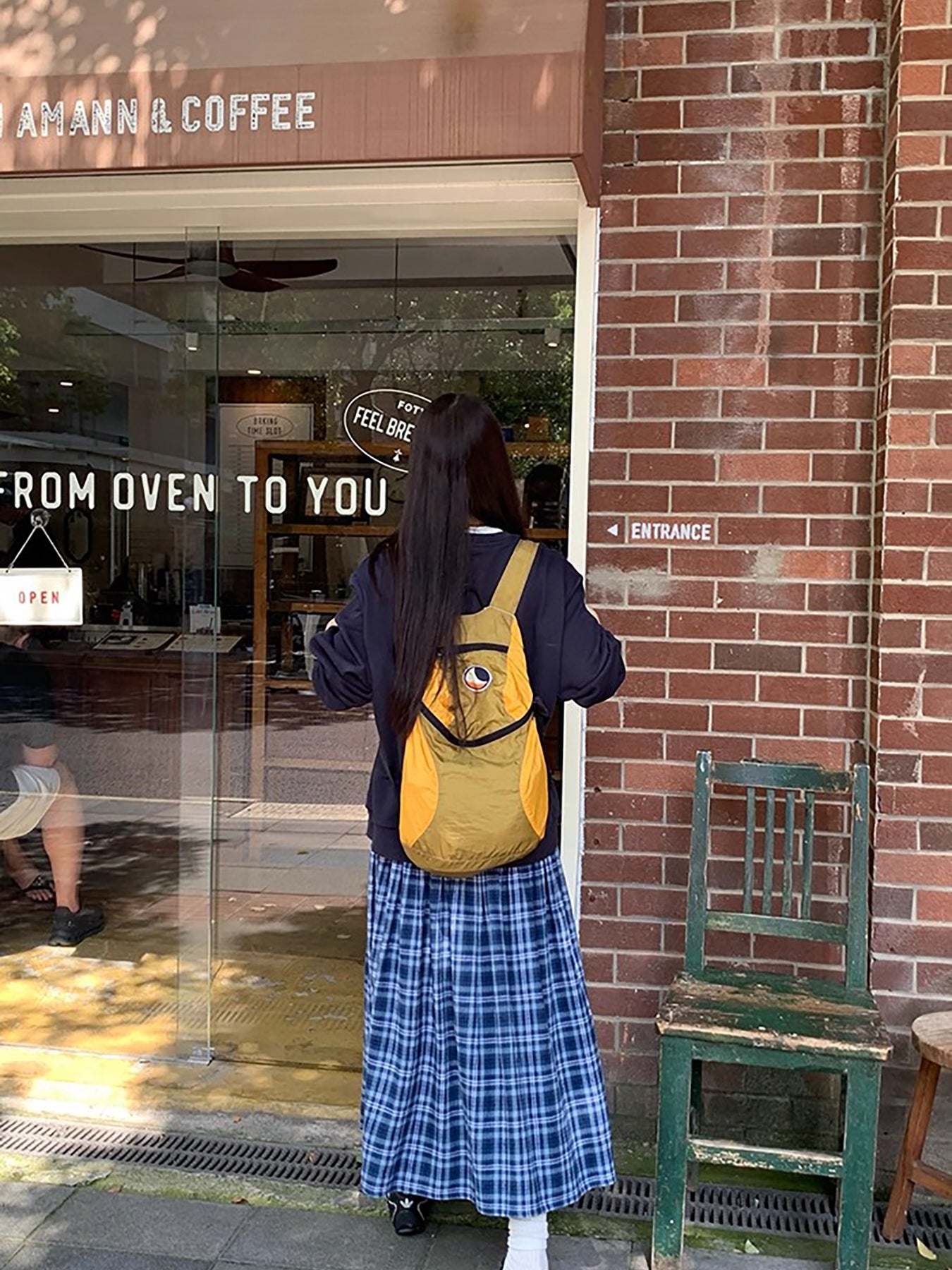 RAINY アメリカンスタイルのシックなクルーネック、カジュアルで万能なレタープリントのスウェットシャツ。春と秋にぴったりのレディース用ルーズプルオーバートップス。 