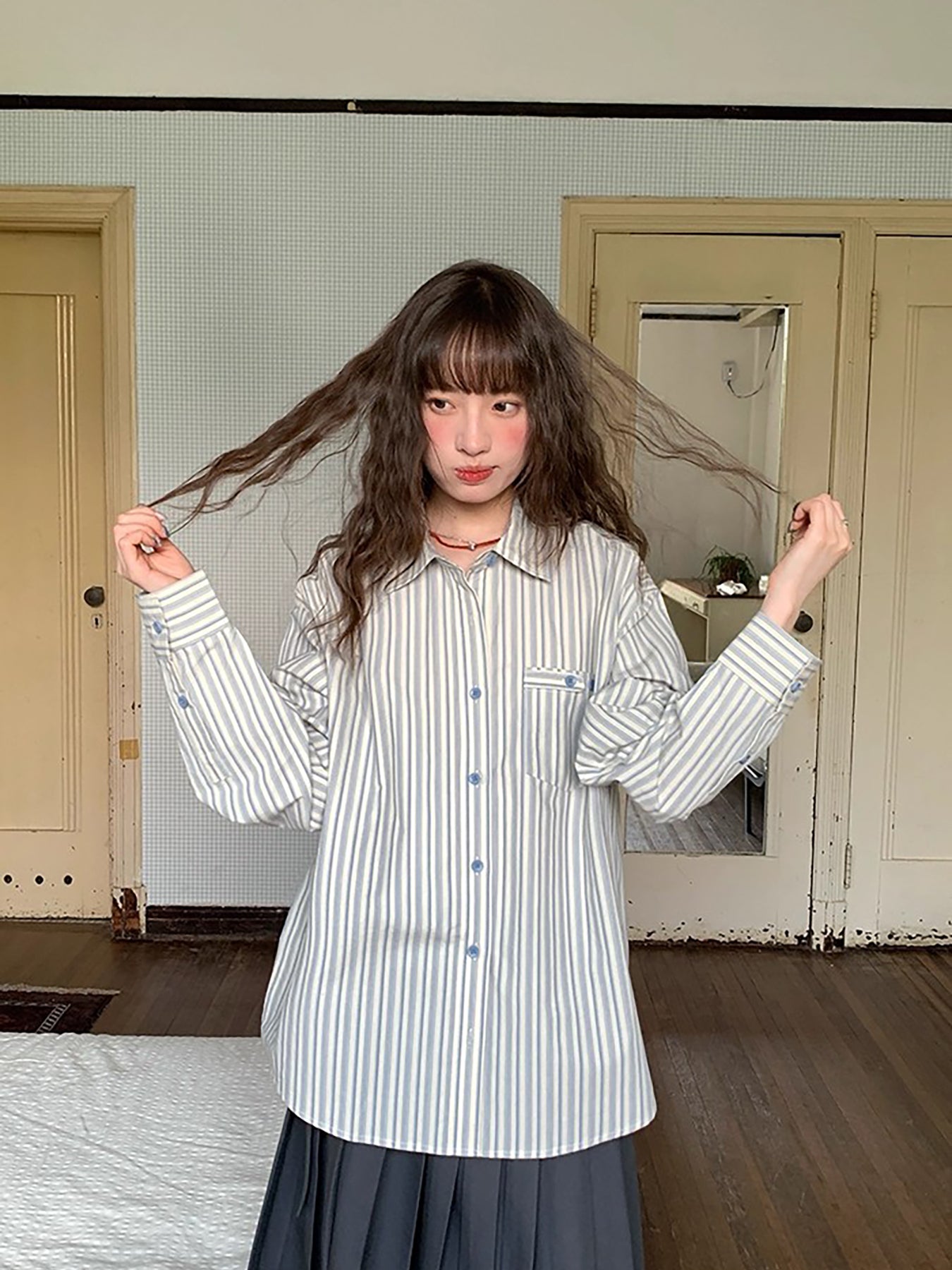 RAINY 韓国風 ゆったりめ ストライプ柄 長袖シャツ パッチポケット ドロップショルダー - 春秋に活躍する万能レトロブルーシャツ